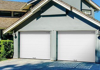 Секционные гаражные ворота Doorhan серии rsd01 biw (2100х1800)